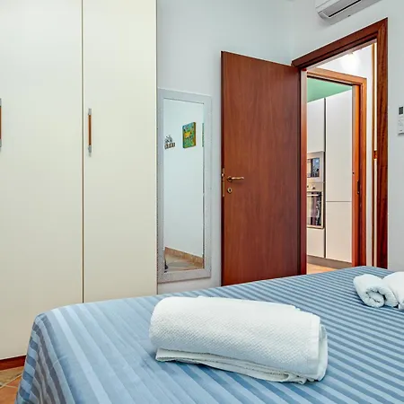 Agata Con Terrazza E Giardino Lägenhet