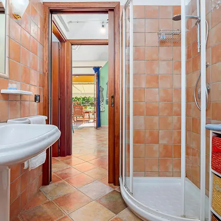 Agata Con Terrazza E Giardino