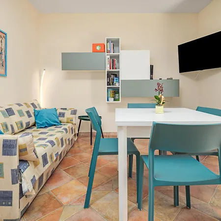 Agata Con Terrazza E Giardino Lägenhet