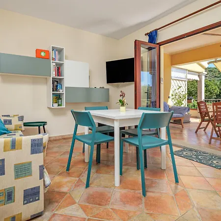 Agata Con Terrazza E Giardino